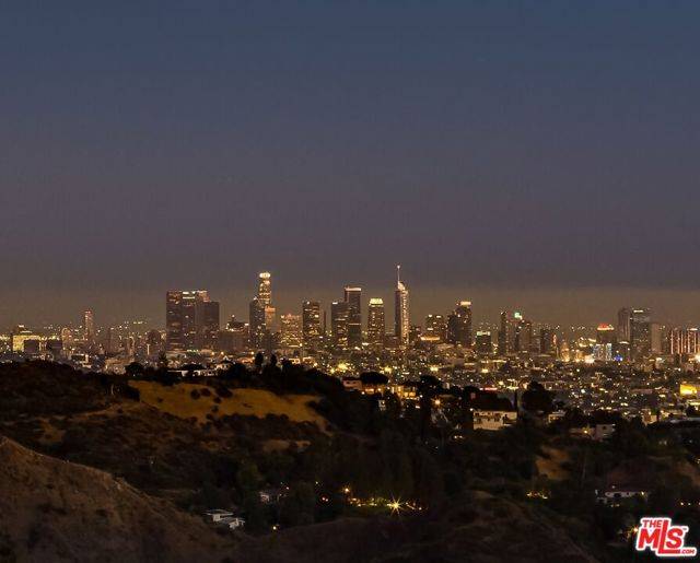 Los Angeles, CA 90068,3306 Deronda Drive