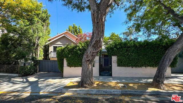 West Hollywood, CA 90069,8914 Cynthia Street