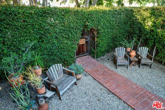 Los Angeles, CA 90027,4132 Cumberland Avenue