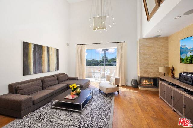 West Hollywood, CA 90069,930 N Doheny Drive #412