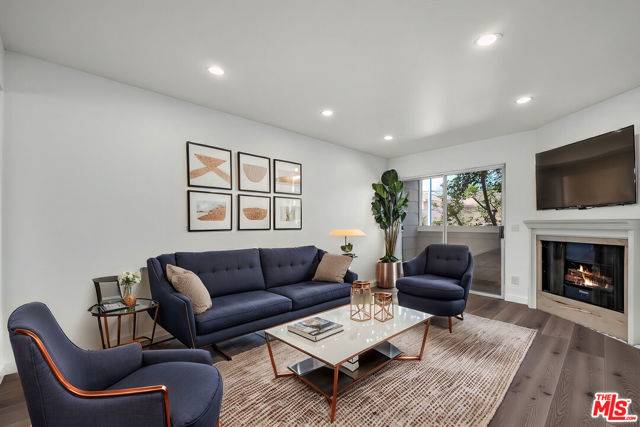 Sherman Oaks, CA 91401,13340 Burbank Boulevard #2
