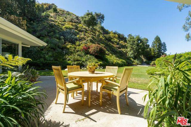 Los Angeles, CA 90077,1726 Stone Canyon Road