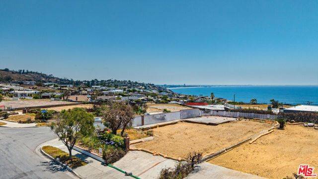 Malibu, CA 90265,18348 Clifftop Way