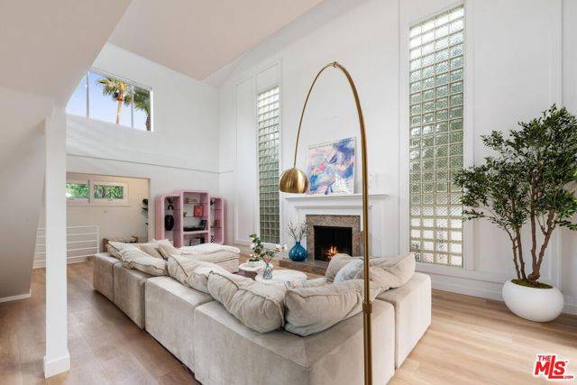 Sherman Oaks, CA 91423,4041 Davana Road