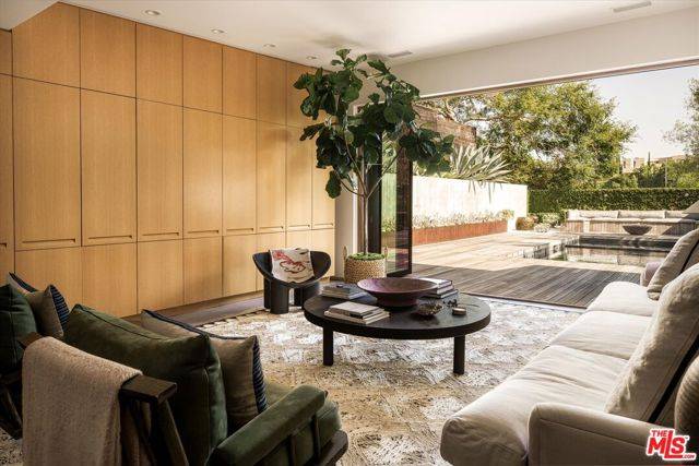 Los Angeles, CA 90046,8466 Brier Drive