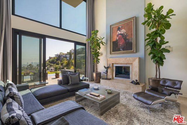 Los Angeles, CA 90069,1573 Sunset Plaza Drive