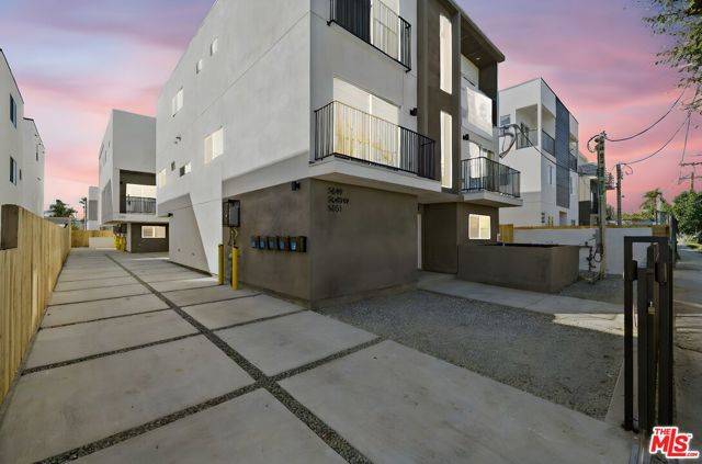 North Hollywood (los Angeles), CA 91601,5651 Case Avenue