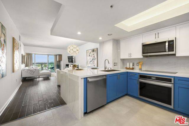 Marina Del Rey, CA 90292,13700 Marina Pointe Drive #809