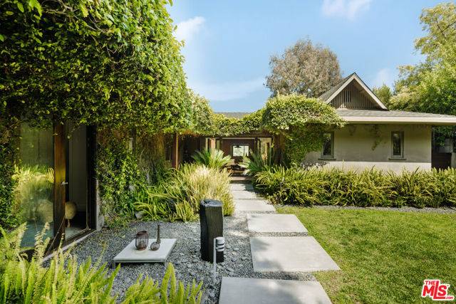 Los Angeles, CA 90049,2220 Banyan Drive