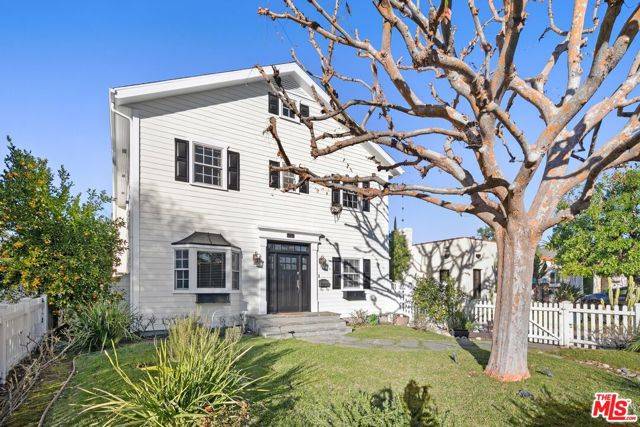 Toluca Lake (los Angeles), CA 91602,11217 Kling Street