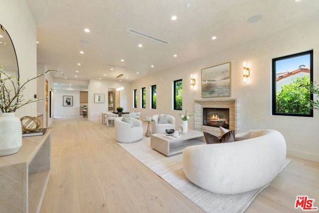 Sherman Oaks, CA 91423,4273 Murietta Avenue