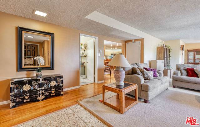 Los Angeles, CA 90056,5420 S Holt Avenue