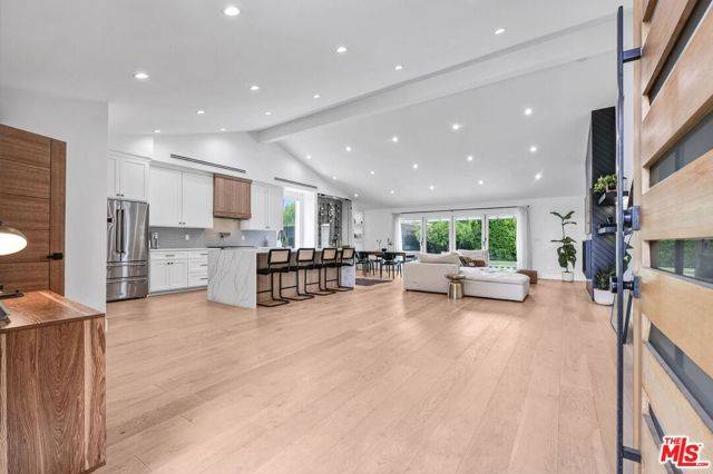 Sherman Oaks, CA 91423,13117 Magnolia Boulevard