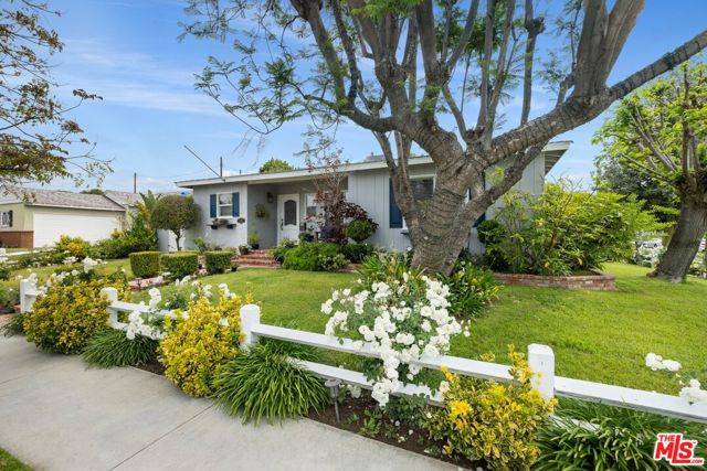 Los Angeles, CA 91406,6432 Petit Avenue