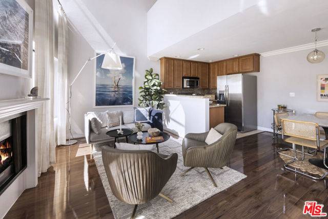 Studio City (los Angeles), CA 91604,4211 Arch Drive #204