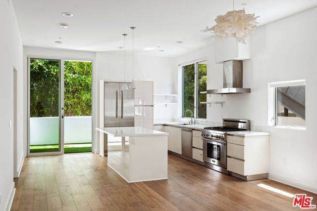 West Hollywood, CA 90048,616 N Croft Avenue #6