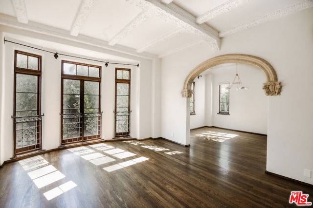 West Hollywood, CA 90046,1302 Sweetzer Avenue #205