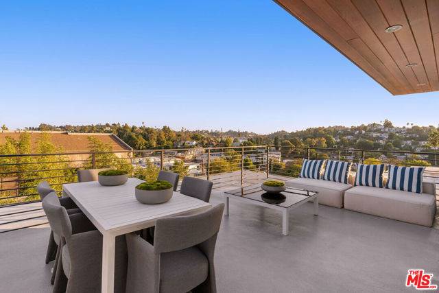 Los Angeles, CA 90039,2915 Avenel Terrace