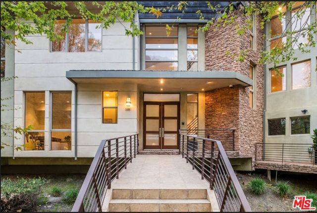 Los Angeles, CA 90049,3685 Mandeville Canyon Road