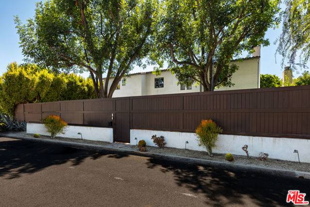 Studio City (los Angeles), CA 91604,4363 Irvine Avenue