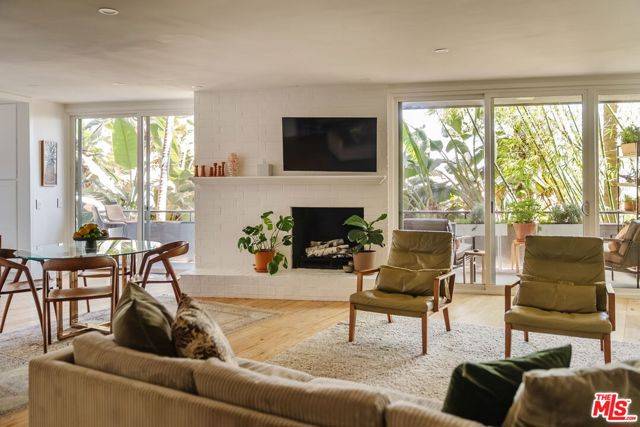 West Hollywood, CA 90069,8401 Fountain Avenue #4