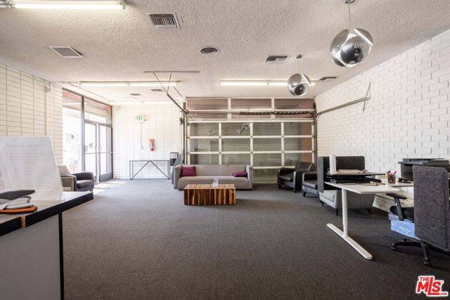 Inglewood, CA 90301,8515 S La Cienega Boulevard