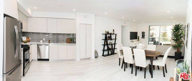 Los Angeles, CA 90049,625 S BARRINGTON Avenue #110