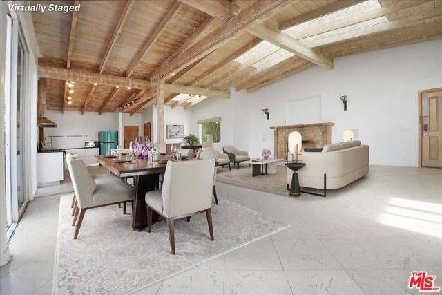 Los Angeles, CA 90049,960 N Tigertail Road