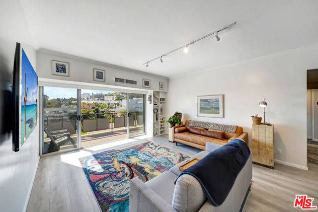 West Hollywood, CA 90069,1155 N La Cienega Boulevard #904