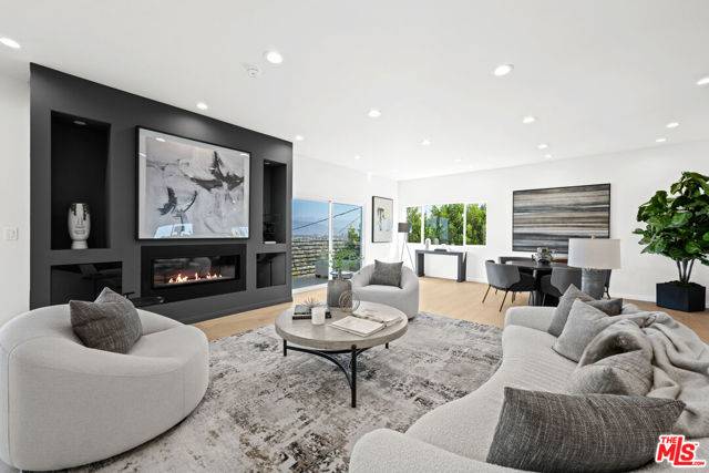 Studio City (los Angeles), CA 91604,11725 Laurelwood Drive