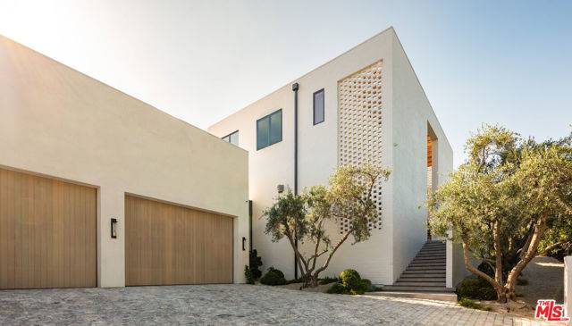 Los Angeles, CA 90069,1307 N Doheny Drive