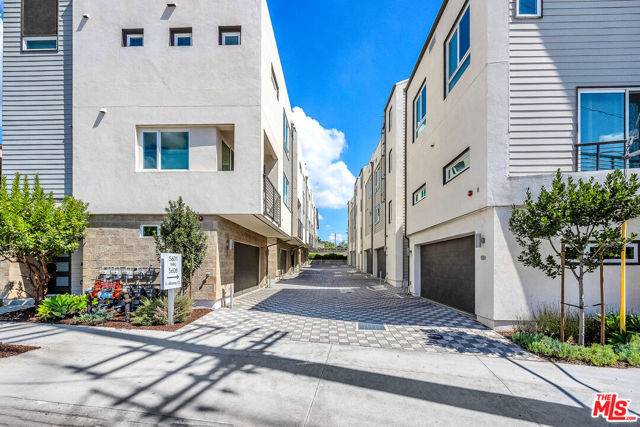 Los Angeles, CA 90042,5605 E Alloway Court