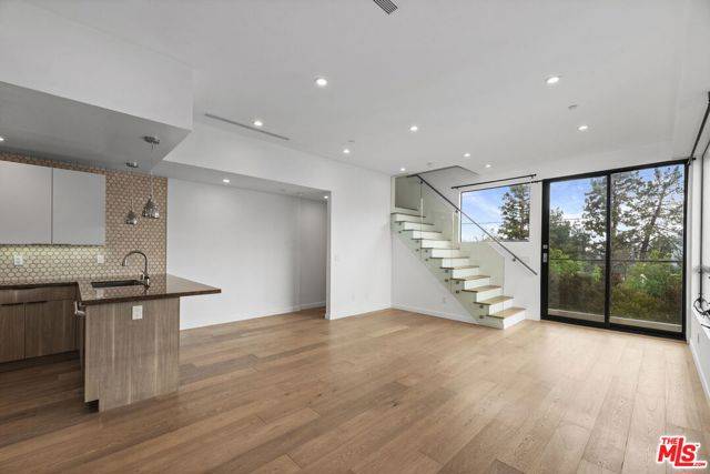 Montrose, CA 91020,2222 Montrose Avenue #G