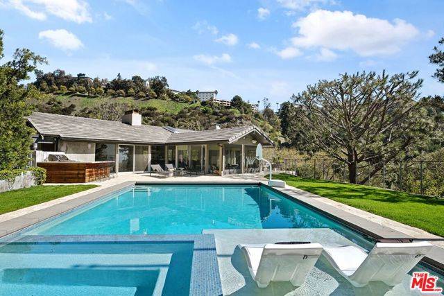 Los Angeles, CA 90049,1255 N Bundy Drive