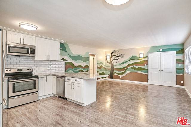 Reseda (los Angeles), CA 91335,6520 Shirley Avenue #14