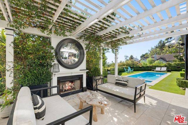 Los Angeles, CA 90069,1640 N Kings Road