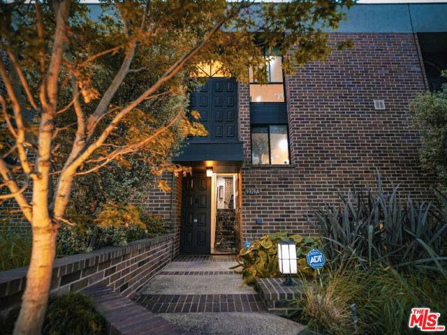 Beverly Hills, CA 90210,9321 Burton Way #A