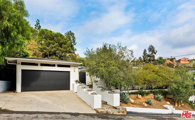 Beverly Hills, CA 90210,2268 Betty Lane