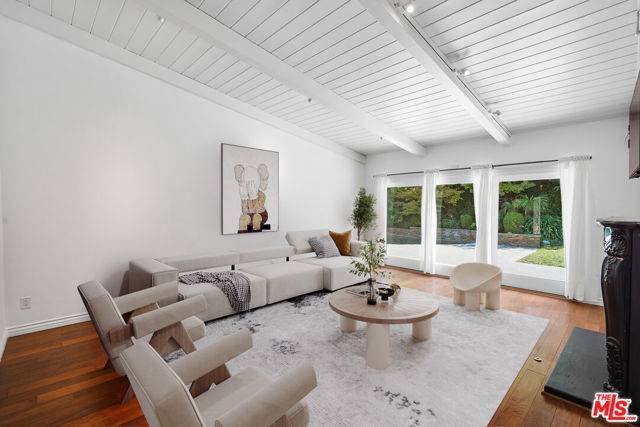 Woodland Hills (los Angeles), CA 91367,23742 Kivik Street