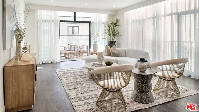 Beverly Hills, CA 90210,425 N Palm Drive #202