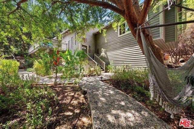 Topanga (los Angeles), CA 90290,22760 Chamera Lane