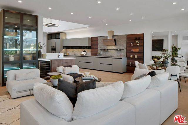 Los Angeles, CA 90039,2354 Riverside Drive