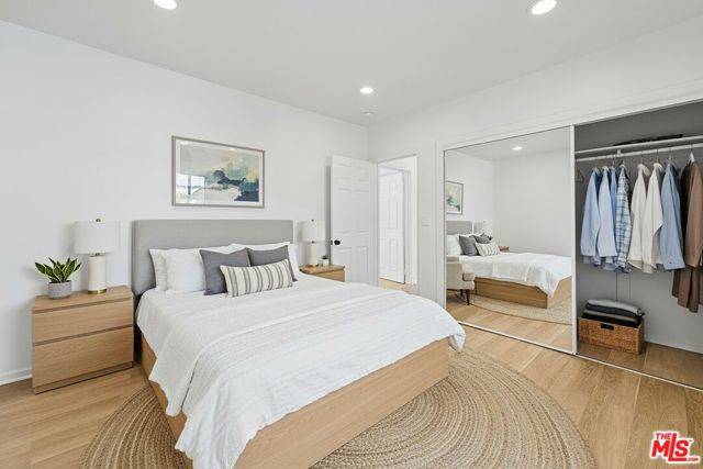 Los Angeles, CA 91406,17226 Vanowen Street