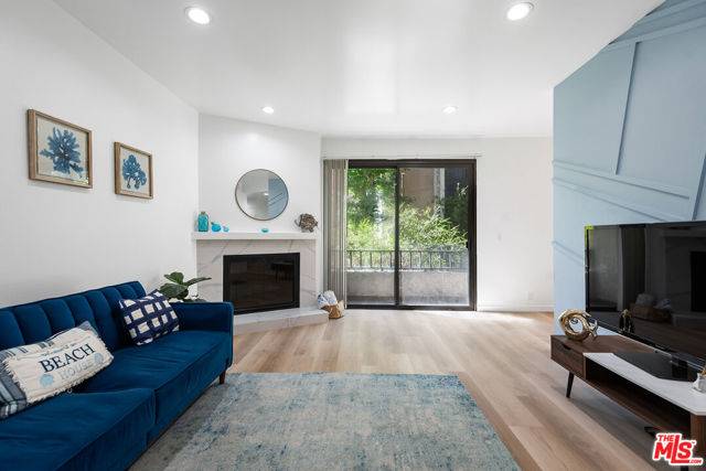 Playa Del Rey (los Angeles), CA 90293,8110 Manitoba Street #109