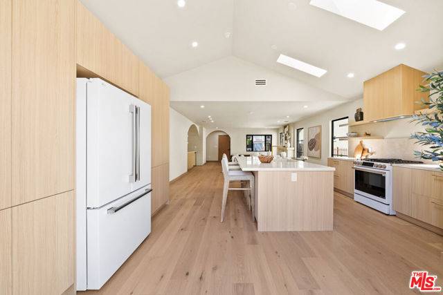 Sherman Oaks, CA 91423,14742 Weddington Street