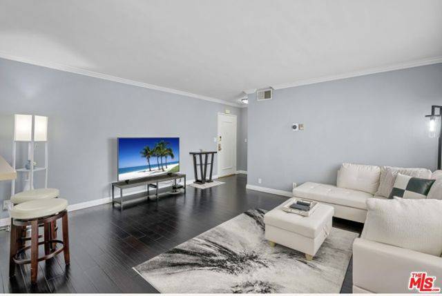 Los Angeles, CA 90049,11639 Chenault Street #404