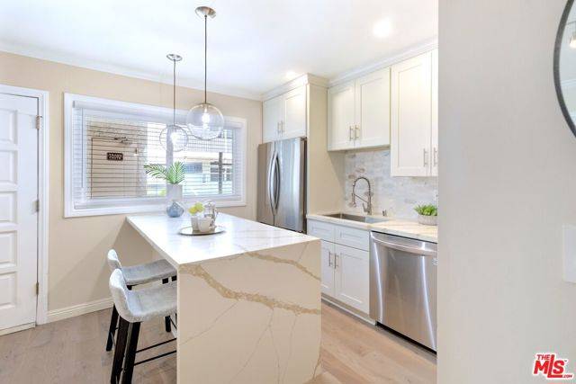 West Hollywood, CA 90069,9005 Cynthia Street #215