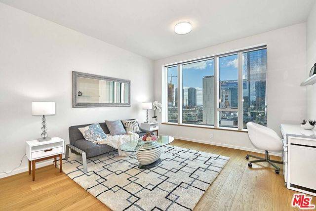 Los Angeles, CA 90017,889 Francisco Street #1001