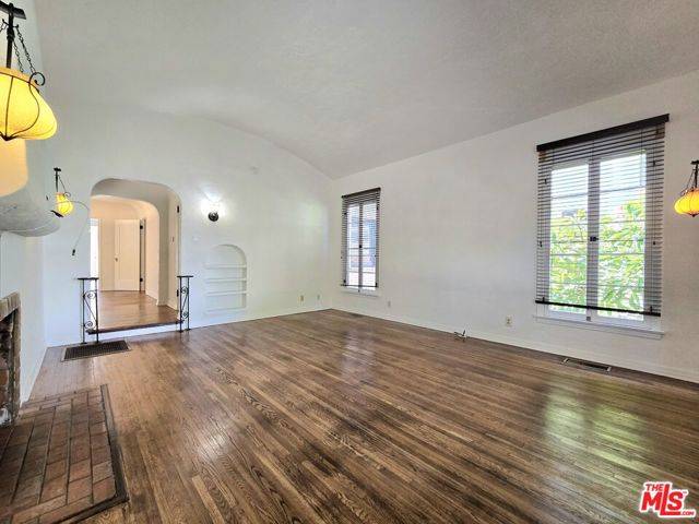 Los Angeles, CA 90064,2327 Midvale Avenue