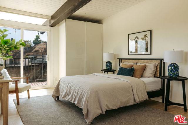 Los Angeles, CA 90068,2808 Lambert Drive